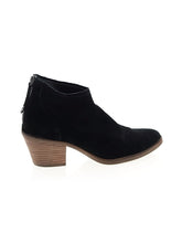 1 shoe size - 7 1/2