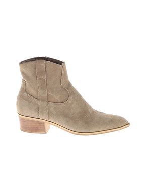1 shoe size - 9