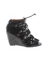 1 shoe size - 7